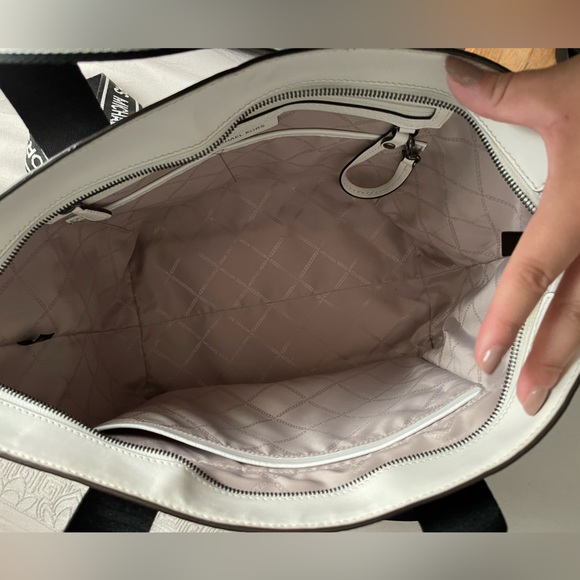 EXCLUSIVE Black & White MK tote - Picture 8 of 16